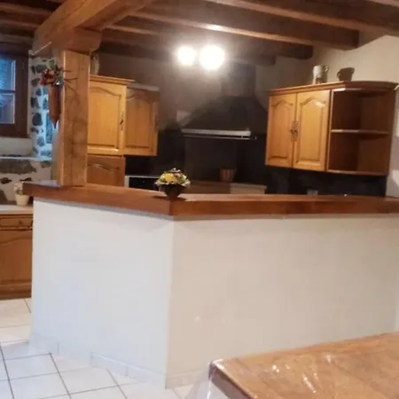 Ferienhaus Maison De 3 Chambres Avec Jardin Clos A Anglards De Salers *