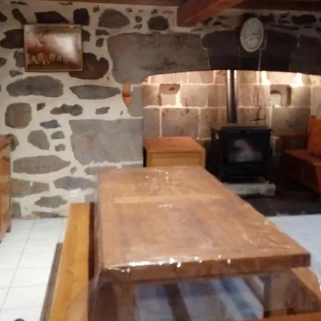 Ferienhaus Maison De 3 Chambres Avec Jardin Clos A Anglards De Salers Anglards-de-Salers